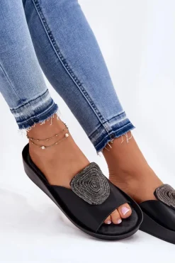 Skórzane Damskie Klapki Z Ozdobą KV51-028 Czarne