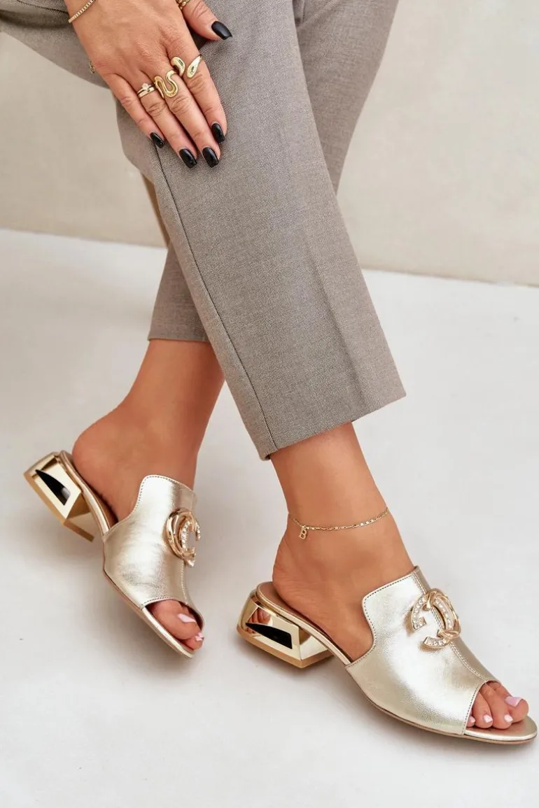 Skórzane Eleganckie Klapki Damskie Na Niskim Obcasie Laura Messi 2874 Złote