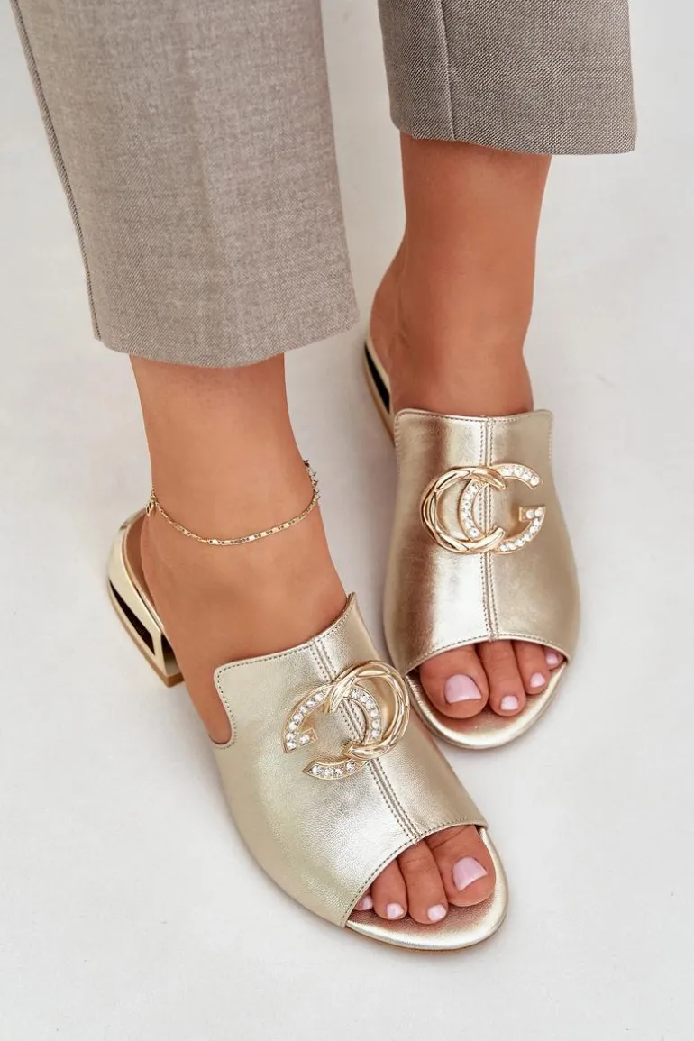 Skórzane Eleganckie Klapki Damskie Na Niskim Obcasie Laura Messi 2874 Złote