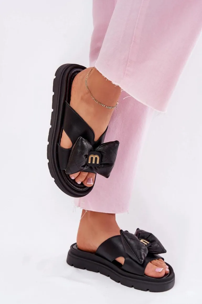 Skórzane Klapki Damskie Na Platformie Z Kokardą CheBello 4647 Czarne