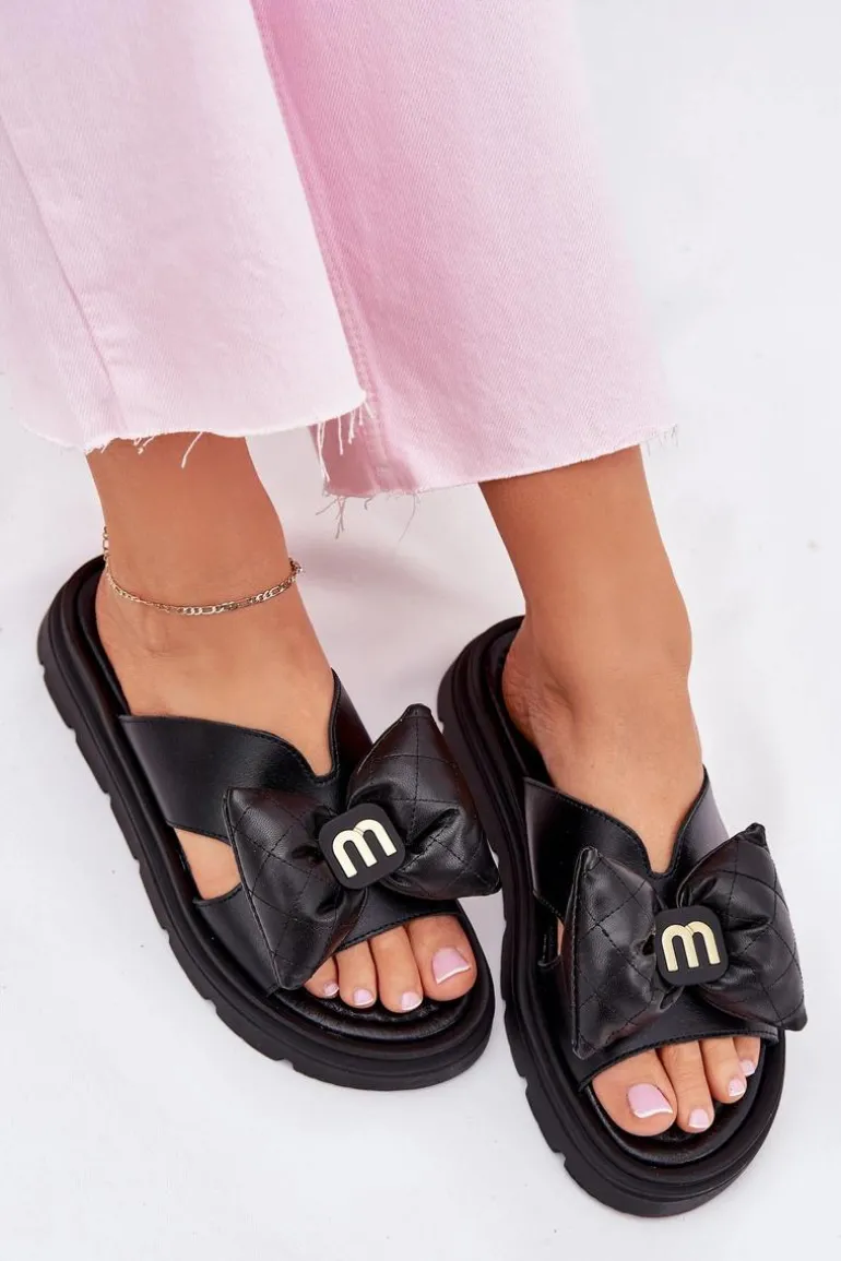 Skórzane Klapki Damskie Na Platformie Z Kokardą CheBello 4647 Czarne