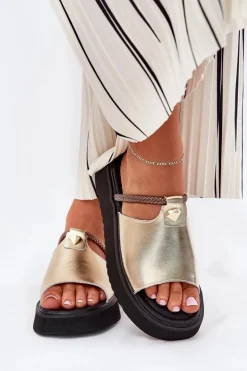 Skórzane Klapki Damskie Na Platformie Z Ozdobnym Paskiem D&A MK51-475 Złote