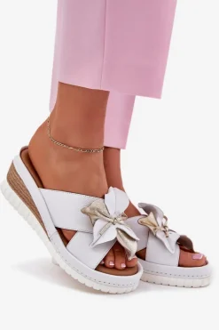 Skórzane Klapki Damskie Na Koturnie Z Ozdobnym Kwiatem Artiker 52C0537 Białe