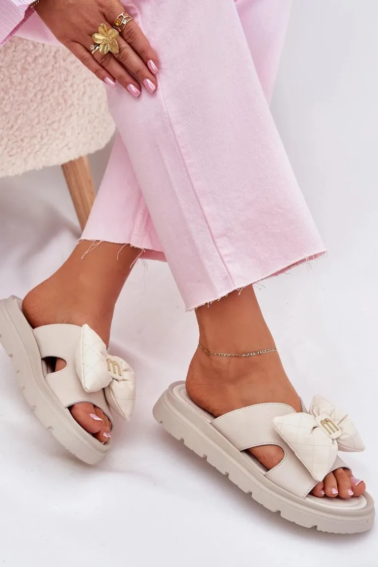 Skórzane Klapki Damskie Na Platformie Z Kokardą CheBello 4647 Beżowe