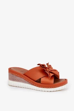 Skórzane Klapki Damskie Na Koturnie Z Ozdobnym Kwiatem Artiker 52C0505 Pomarańczowe