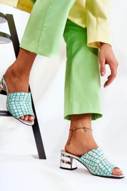 Skórzane Klapki Damskie Wzór Krokodyl Na Obcasie Jasnozielone Perry