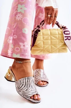 Skórzane Klapki Damskie Wzór Zebra Na Obcasie Różowo-Białe Perry