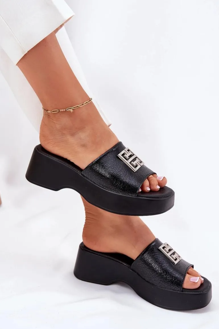 Skórzane Klapki Damskie Z Ozdobą Vinceza 79526 Czarne