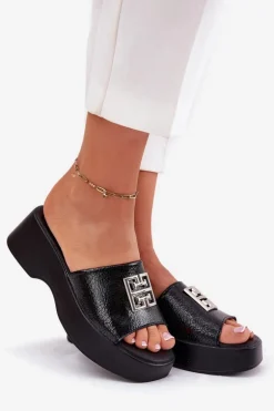 Skórzane Klapki Damskie Z Ozdobą Vinceza 79526 Czarne