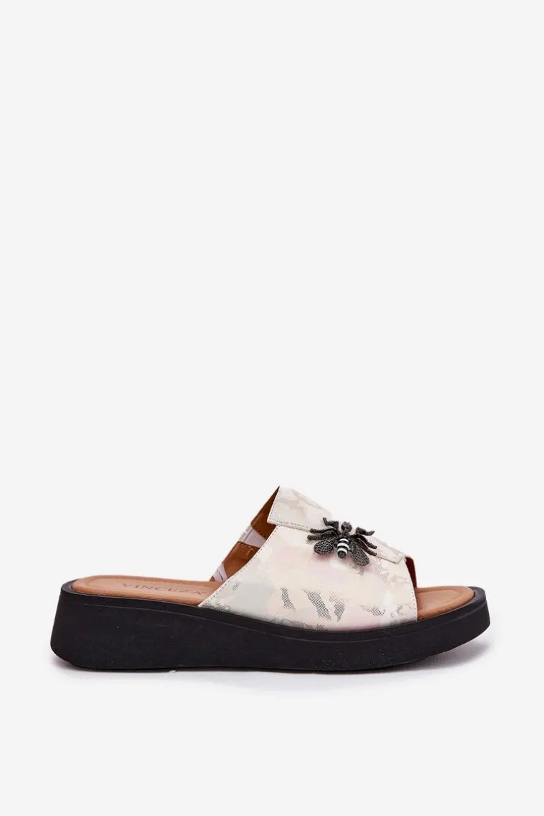 Skórzane Klapki Damskie Z Broszką Vinceza 66752 Beżowe