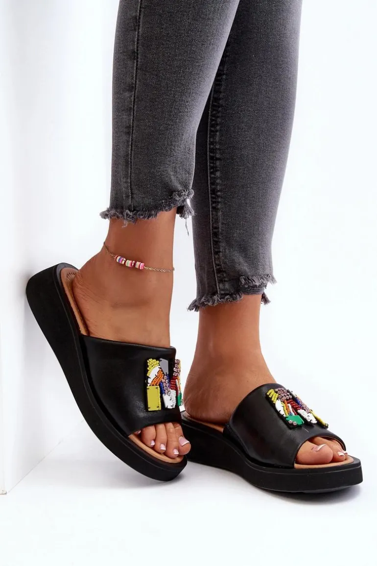 Skórzane Klapki Damskie Z Ozdobą Czarne Asames