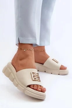 Skórzane Klapki Damskie Ze Złotą Ozdobą Na Koturnie Vinceza 41444 Beżowe