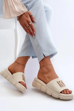 Skórzane Klapki Damskie Ze Złotą Ozdobą Na Koturnie Vinceza 41444 Beżowe