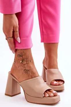 Skórzane Klapki Na Obcasie Beżowe Livesa