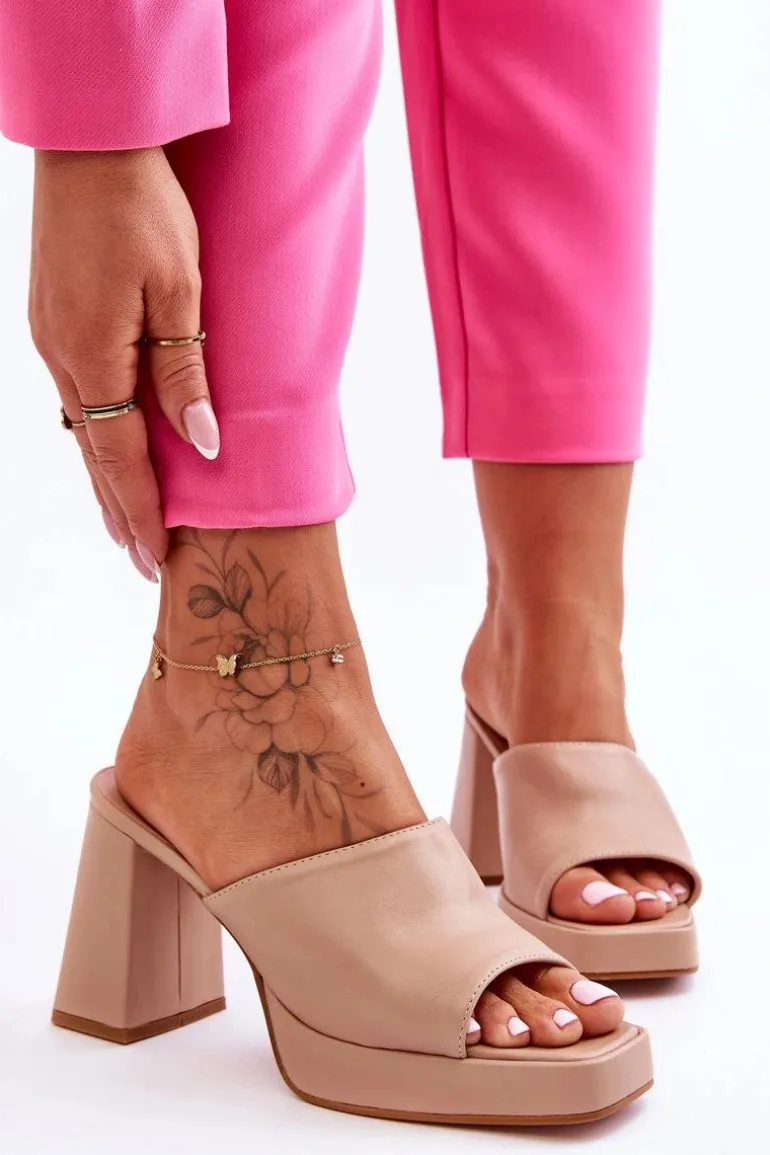 Skórzane Klapki Na Obcasie Beżowe Livesa