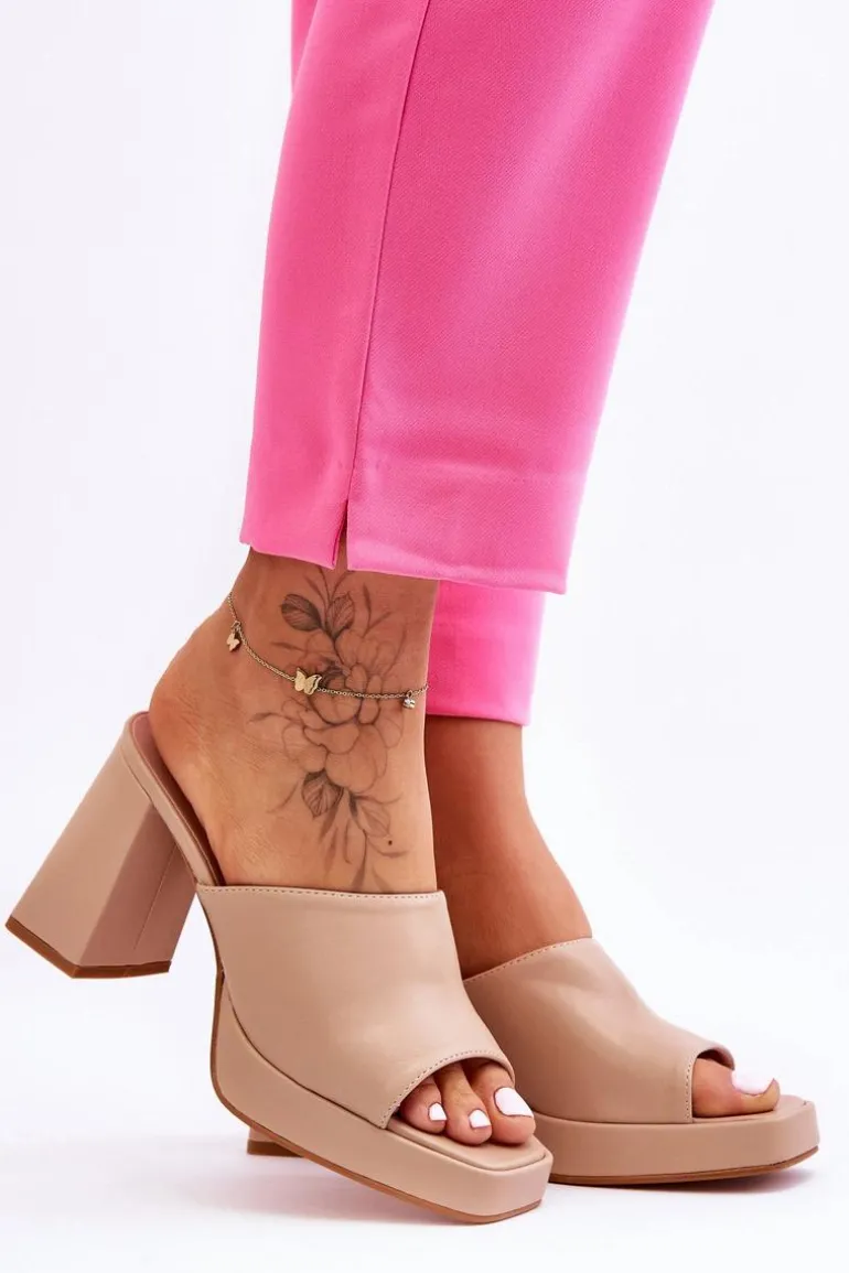 Skórzane Klapki Na Obcasie Beżowe Livesa