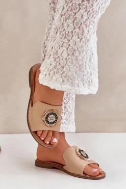 Skórzane Klapki Z Ozdobą Na Płaskim Obcasie Lewski 3047/O Beżowe