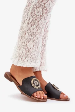 Skórzane Klapki Z Ozdobą Na Płaskim Obcasie Zazoo 3047/O Czarne