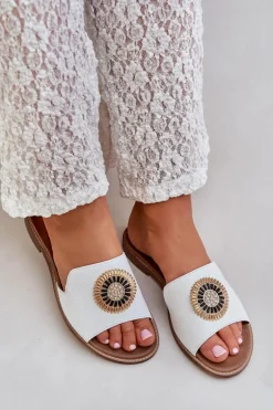 Skórzane Klapki Z Ozdobą Na Płaskim Obcasie Lewski 3047/O Białe