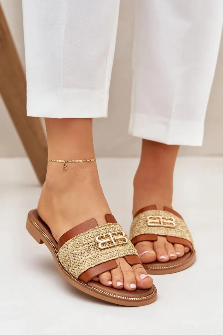 Skórzane Klapki Z Ozdobnym Detalem I Plecionką Zazoo 40426 Brązowe