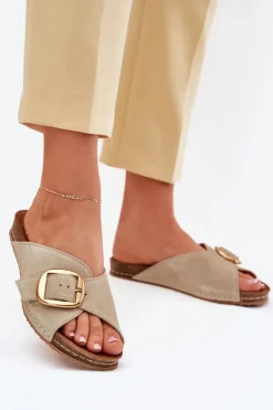 Skórzane Klapki Ze Złotą Klamrą Maciejka 07000-22 Pistacjowe