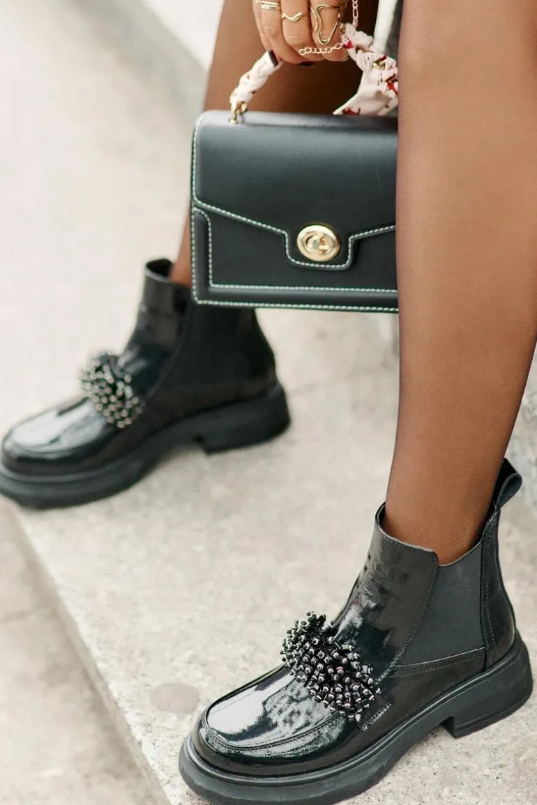 Skórzane Lakierowane Botki Z Ozdobą Wsuwane Ocieplane Czarne Solimav