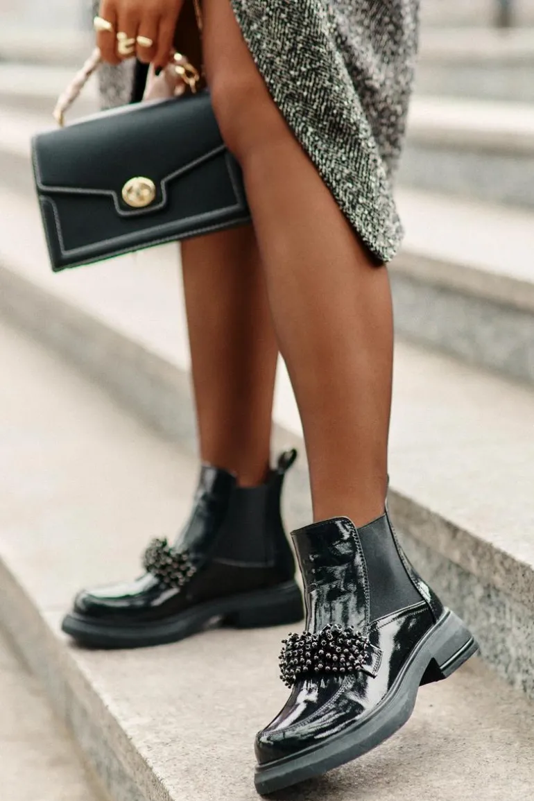 Skórzane Lakierowane Botki Z Ozdobą Wsuwane Ocieplane Czarne Solimav