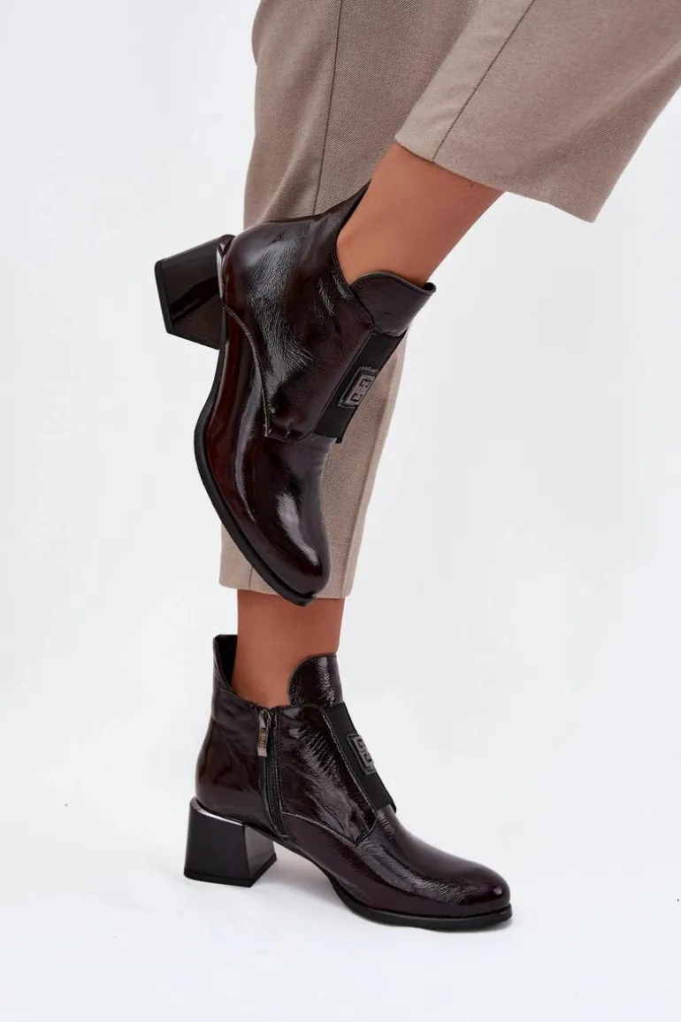 Skórzane Lakierowane Botki Na Klocku Z Ozdobnym Detalem Ocieplane Zazoo 60560 Bordowe