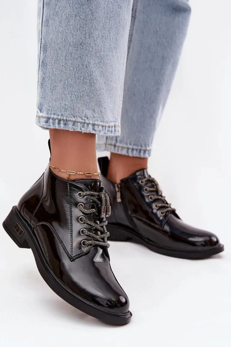 Skórzane Lakierowane Botki Damskie Z Ozdobnym Sznurowaniem D&A MR52-124 Czarne