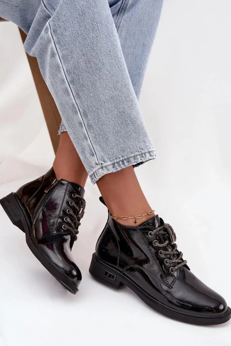 Skórzane Lakierowane Botki Damskie Z Ozdobnym Sznurowaniem D&A MR52-124 Czarne