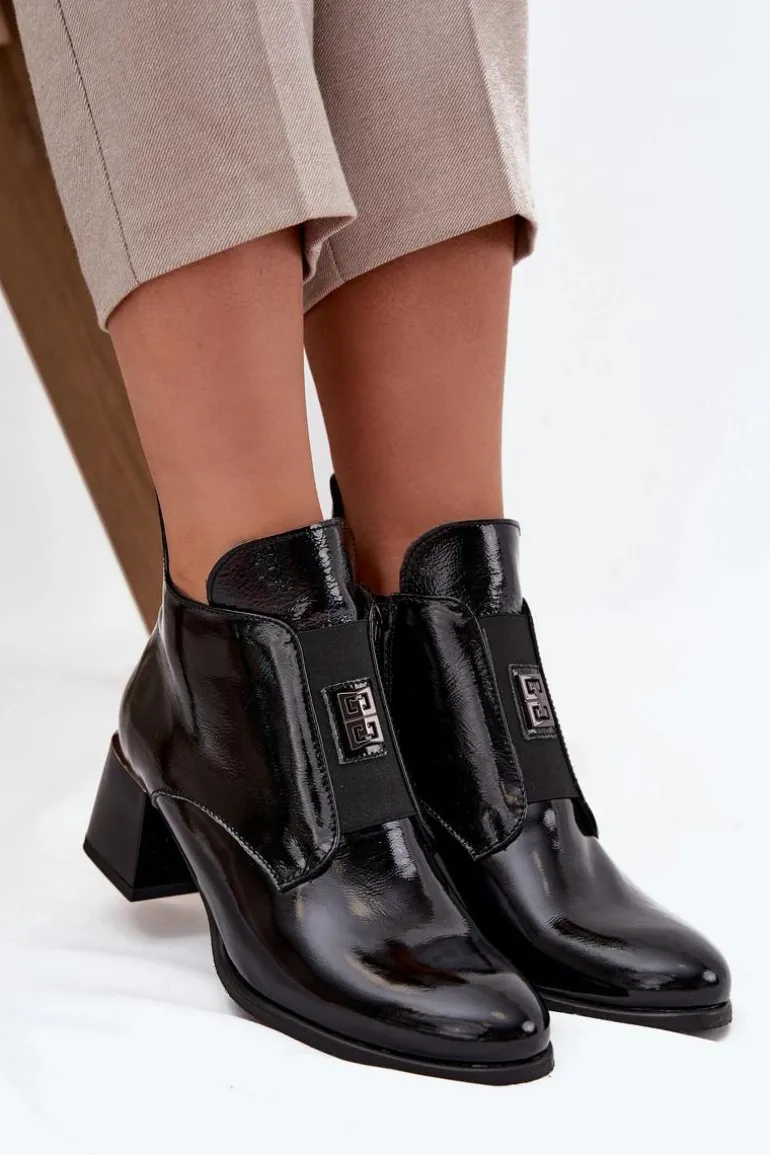 Skórzane Lakierowane Botki Na Klocku Z Ozdobnym Detalem Ocieplane Zazoo 60560 Czarne