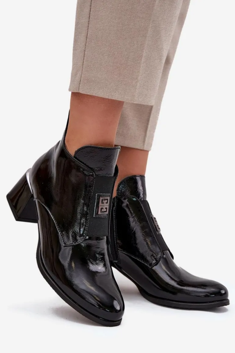 Skórzane Lakierowane Botki Na Klocku Z Ozdobnym Detalem Ocieplane Zazoo 60560 Czarne