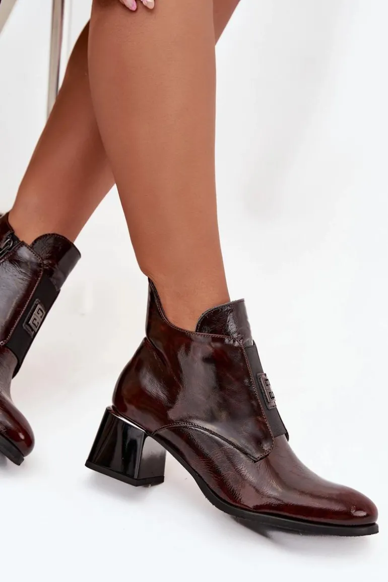 Skórzane Lakierowane Botki Na Klocku Z Ozdobnym Detalem Ocieplane Zazoo 60560 Ciemnobrązowe