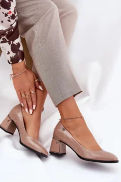 Skórzane Lakierowane Czółenka Na Słupku Vinceza 91130 Beżowe