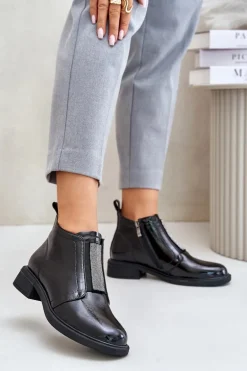 Skórzane Lakierowane Niskie Botki Ze Zdobieniem Na Zamek D&A MR880-142 Czarne