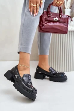 Skórzane Lakierowane Półbuty Damskie Z Ozdobami D&A MR880-103 Czarne