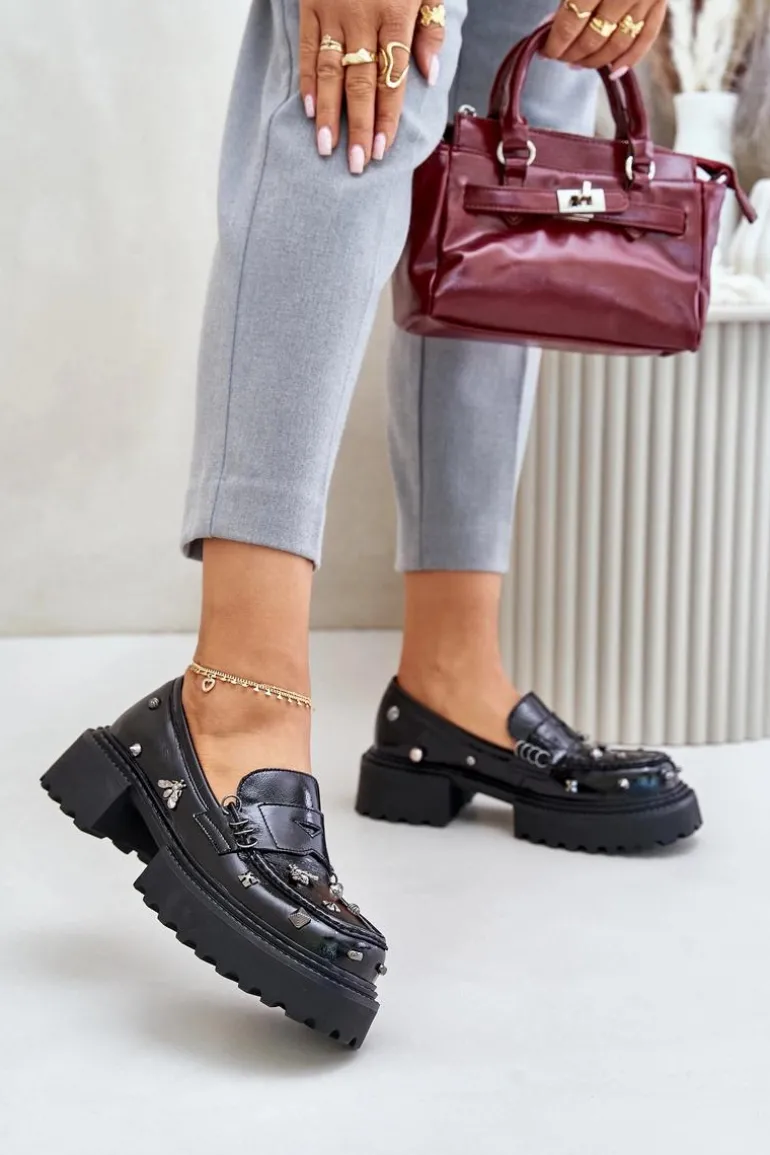 Skórzane Lakierowane Półbuty Damskie Z Ozdobami D&A MR880-103 Czarne