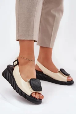 Skórzane Lakierowane Sandały Damskie Na Koturnie z Ozdobą Artiker 56C1567 Beżowe