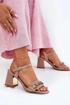 Skórzane Lakierowane Sandały Damskie Na Słupku Beżowe Mevonelle