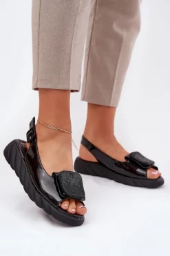 Skórzane Lakierowane Sandały Damskie Na Koturnie z Ozdobą Artiker 56C1564 Czarne