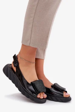 Skórzane Lakierowane Sandały Damskie Na Koturnie z Ozdobą Artiker 56C1564 Czarne