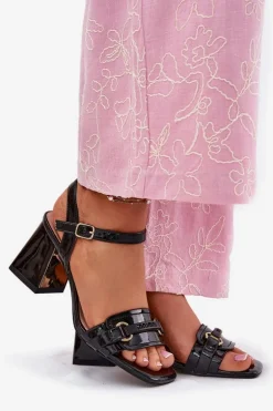 Skórzane Lakierowane Sandały Damskie Na Słupku Czarne Mevonelle