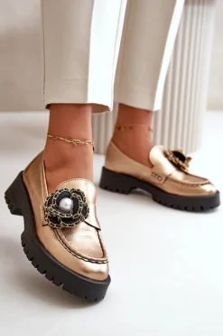 Skórzane Mokasyny Damskie Ozdobione Kwiatkiem Złote CheBello 4520