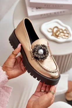 Skórzane Mokasyny Damskie Ozdobione Kwiatkiem Złote CheBello 4520