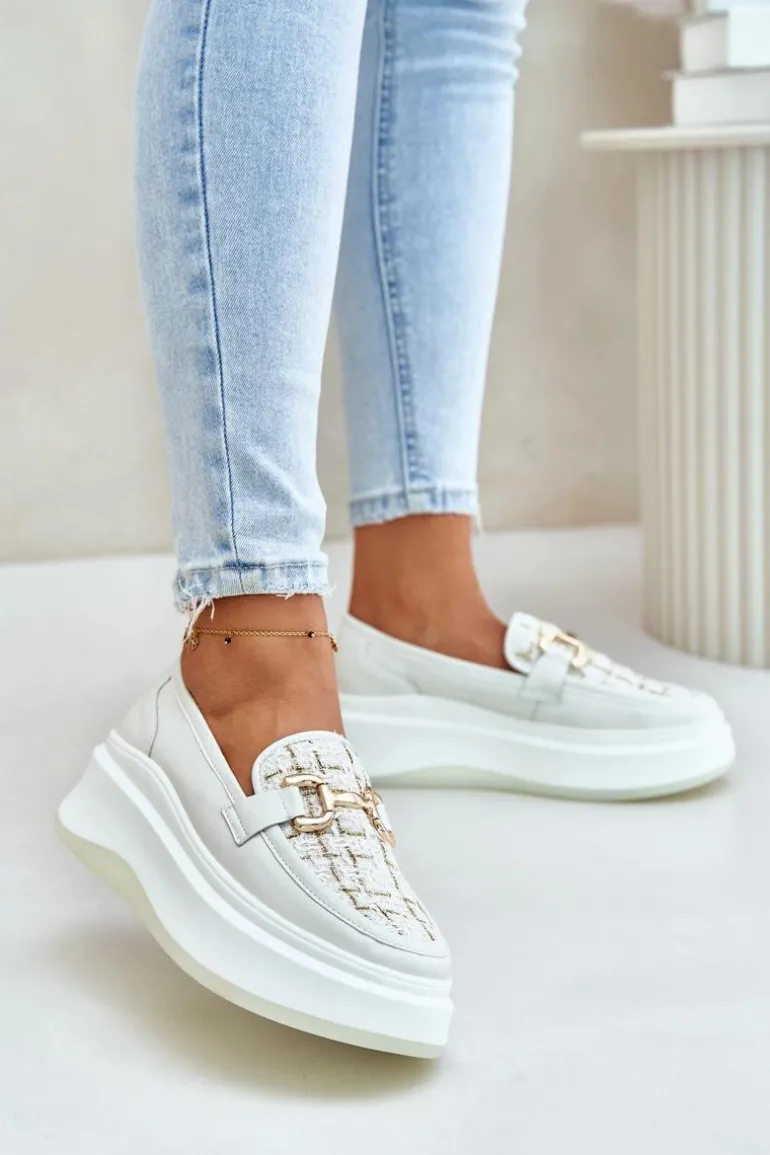 Skórzane Mokasyny Damskie Na Platformie Ze Złotą Ozdobą Vinceza 89105 Jasnobeżowe