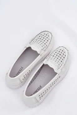 Skórzane Mokasyny Damskie Z Ażurowym Wzorem Vinceza 88028 Białe