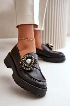 Skórzane Mokasyny Damskie Ozdobione Kwiatkiem Czarne CheBello 4520