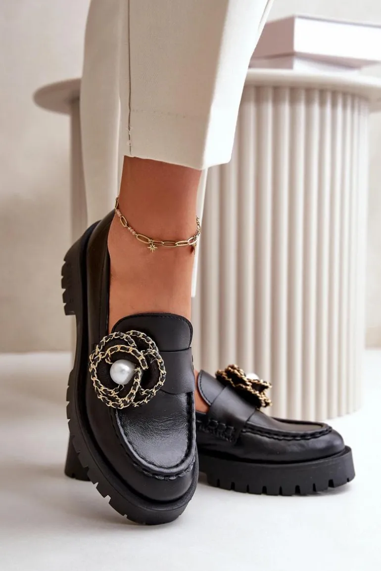 Skórzane Mokasyny Damskie Ozdobione Kwiatkiem Czarne CheBello 4520