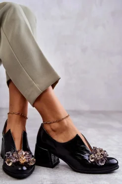 Skórzane Półbuty Gładkie Z Jasną Ozdobą Czarne Delaver