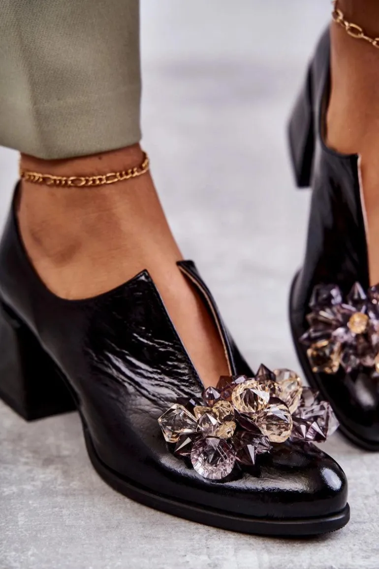 Skórzane Półbuty Gładkie Z Jasną Ozdobą Czarne Delaver